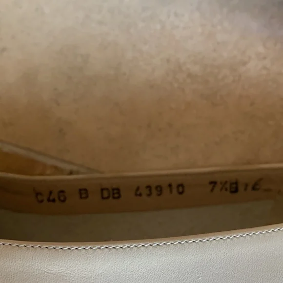 Salvatore Ferragamo Ivory Pumps - Picture 6 of 9